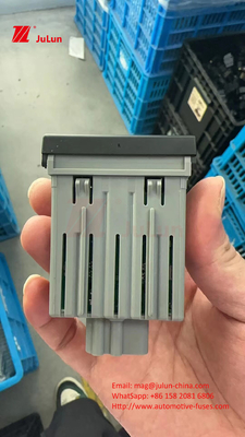 Ford Truck BC45-13A350-BA Truck Push-Button Hazard Switch Nowoczesny przełącznik awaryjny 299.HY1S0893790-3k000FZ