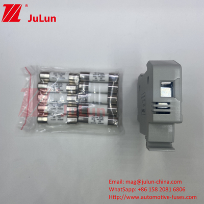 10A-63A bezpiecznik fotowoltaiczny do instalacji fotowoltaicznej 32A 10X38mm 1000V DC Din Rail Fuse Holder z światłem dla systemu słonecznego