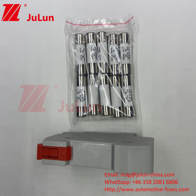 Własny złącze Pv / Din Rail dla inwertera 1500VDC 1000VDC 500VDC 10A-63A 30kA