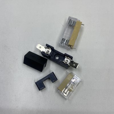 Podtrzymacz bezpieczników PCB Zaprojektowany do 5*20mm 6*30mm Ceramic on PCB Board Installacja