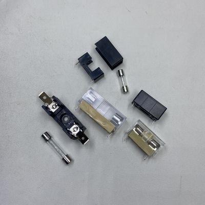Podtrzymacz bezpieczników PCB Zaprojektowany do 5*20mm 6*30mm Ceramic on PCB Board Installacja