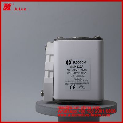 RS306-2 S5P 630A Pociąg pojazdu elektrycznego kwadratowy karemiczny bezpiecznik EV lub HEV Pociąg pojazdu elektrycznego DC dla EV HEV AC1250V 100KA DC1000V 50KA AR