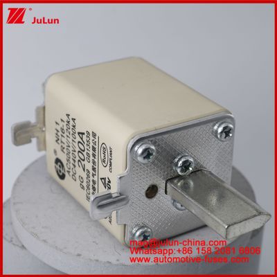 NH1 RT16-1 200A AC500V 120KA DC 440V 100KA Samochód Ceramiczne bezpieczniki samochodowe Blade Mount Dla pojazdów EV / HEV Małe rozmiary Wysoki prąd notowany Ochrona przed zwarciem
