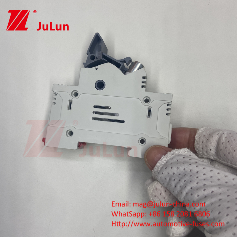 DIN Przewodnik uchwytujący bezpiecznik 15A 1000VDC z ceramiczną konstrukcją uchwytującego bezpiecznik 14*85mm 32a 1000VDC Pv Holer bezpiecznika