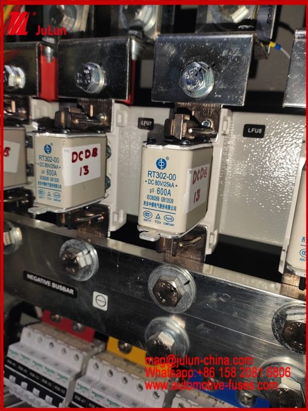 600A DC80V Blade Fuse Caremic RT302-00 25KA GG Dla pojazdów EV / HEV Doskonała wydajność prądu stałego